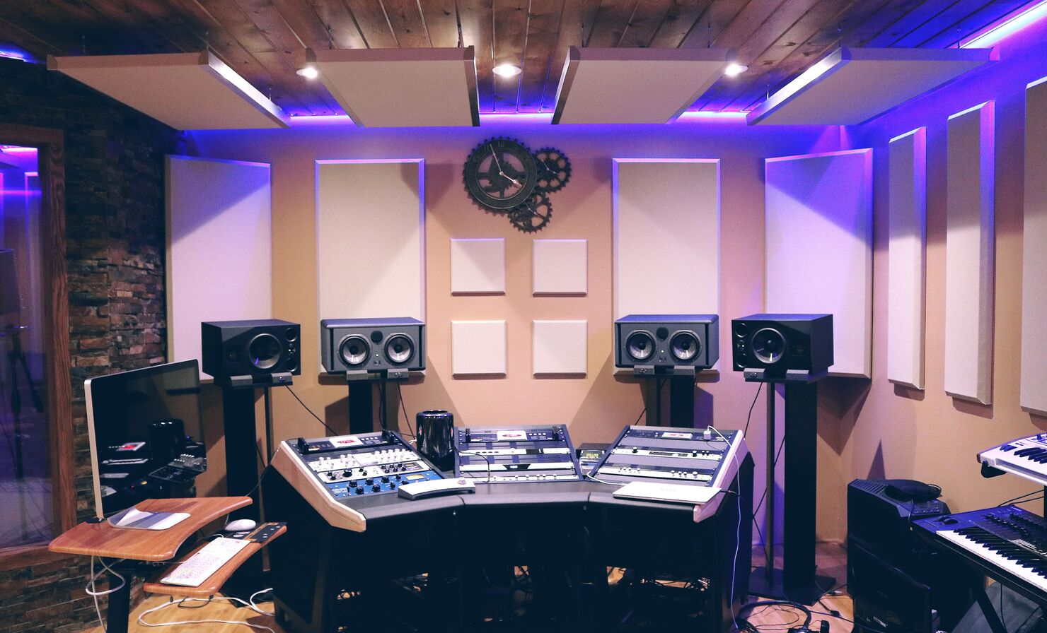 Modern studio acoustic environment
